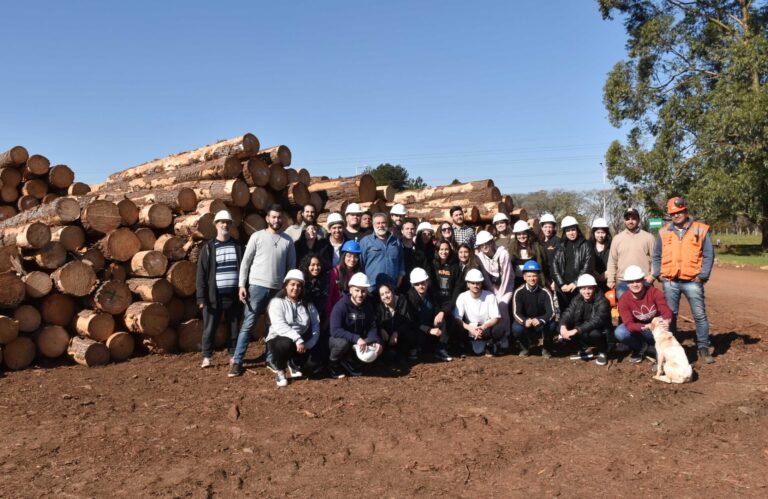 En Forestal Las Marías cerró la gira de estudiantes de arquitectura de la Universidad Nacional de La Matanza organizada por APICOFOM