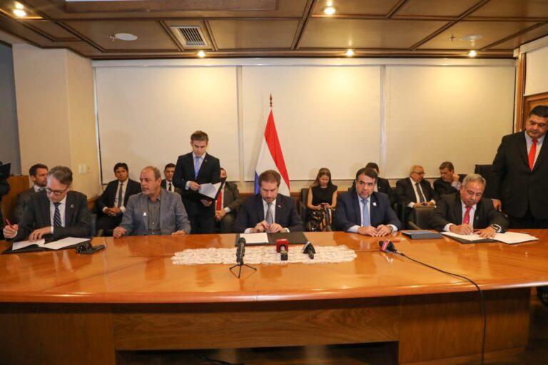 Paraguay | Celulosa Paracel firmó contrato con el gobierno nacional para concesión de Zona Franca