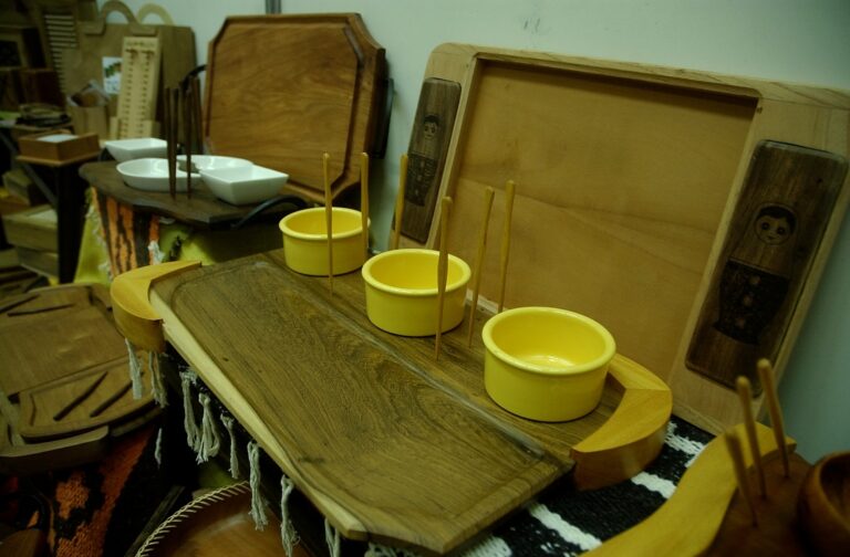 Más madera | Cinco razones para elegir regalos y muebles de madera este Día del Padre