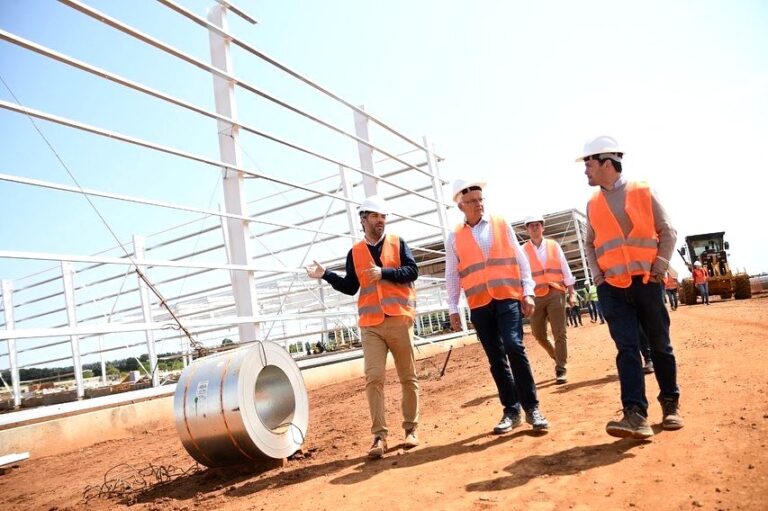 Emiliano Fernández, intendente de Virasoro: «La inversión austríaco-belga en el aserradero ACON Timber es de gran escala y cambiará la matriz productiva industrial de la región»