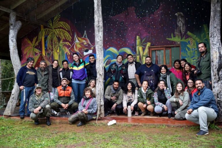 Astronomía, arte y conservación | Jóvenes artistas misioneros plasmaron en una gran obra comunitaria la cosmovisión guaraní del cielo en la Reserva Yatei 