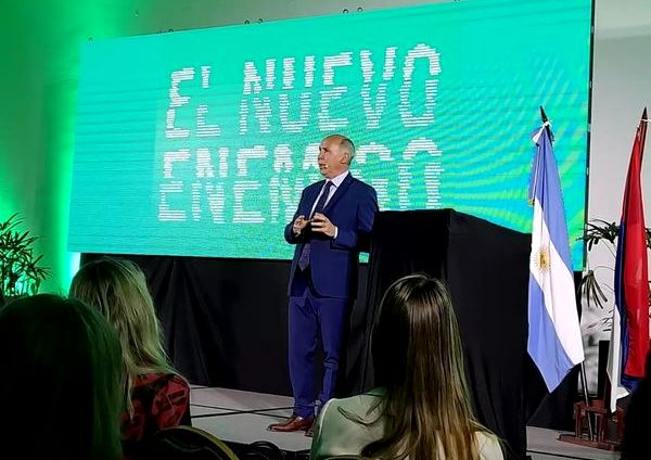 Ricardo Lorenzetti difunde su libro sobre el colapso ambiental y advierte: «Reaccionemos. Estamos todos discutiendo arriba de un barco que está por hundirse»