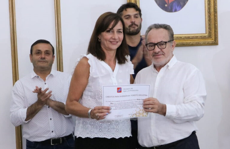 Misiones | PyMEs foresto-industriales recibieron créditos para mejorar la competitividad de viveros y aserraderos
