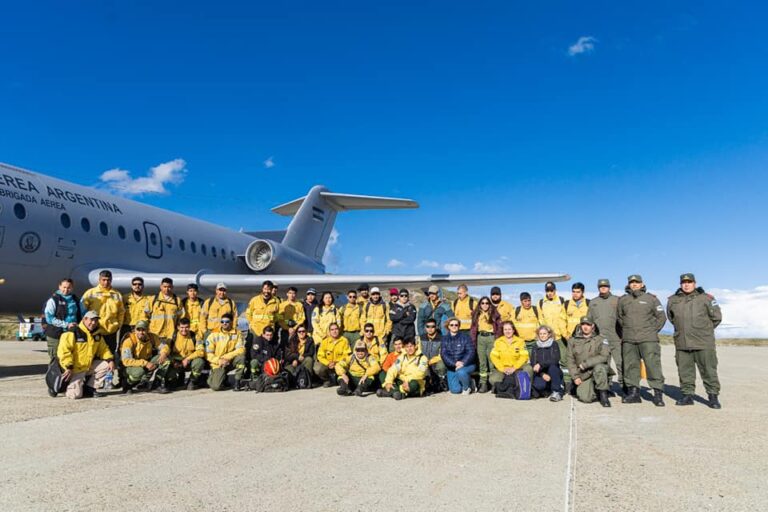 Tierra del Fuego en llamas | Llegaron los brigadistas del SNMF que apoyarán la lucha contra los incendios forestales en Tolhuin