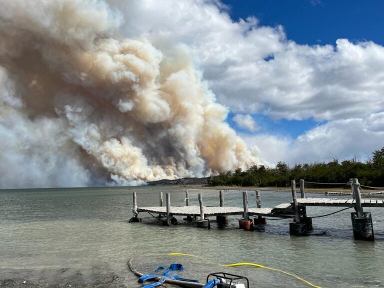Tierra del Fuego en llamas | «Se espera el milagro meteorológico para frenar el incendio», expresó un periodista radicado en Tolhuin