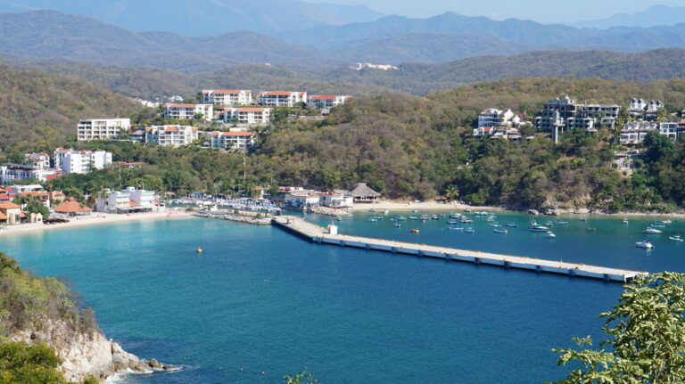 México | Selva, bahías y playas de la ciudad de Huatulco frente al reto del turismo sostenible basado en la educación ambiental