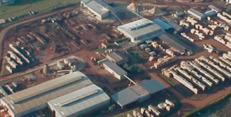 Cierra el aserradero San Charbel en Corrientes: Más de 70 trabajadores despedidos mientras ejecutivos de la empresa se reparten millonarios honorarios