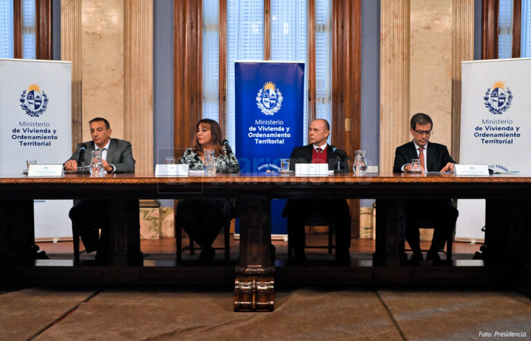 Uruguay | Convocatoria a concurso internacional para construir un edificio de seis pisos en madera, casas y una policlínica