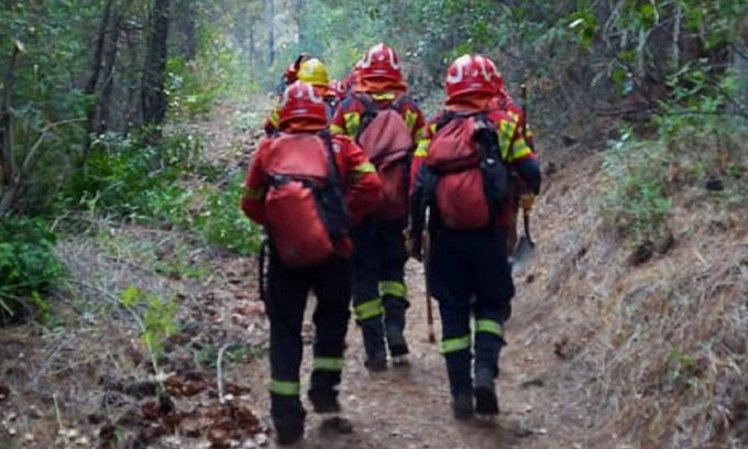 Chubut | Refuerzan el despliegue de brigadistas y medios aéreos para controlar incendio en zona de El Pedregoso, en Epuyén,