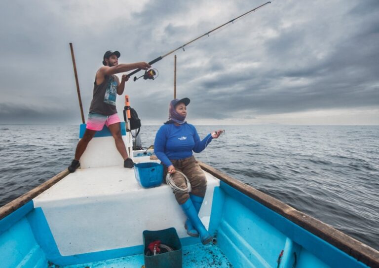 Por la Pesca responsable de atún y calamar gigante | Más de 10 organizaciones se unieron para lanzar un proyecto para pescadores artesanos en Ecuador y Perú