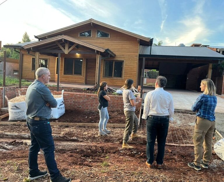 Misiones | Visita técnica de funcionarios nacionales para identificar las potencialidades de la construcción con madera
