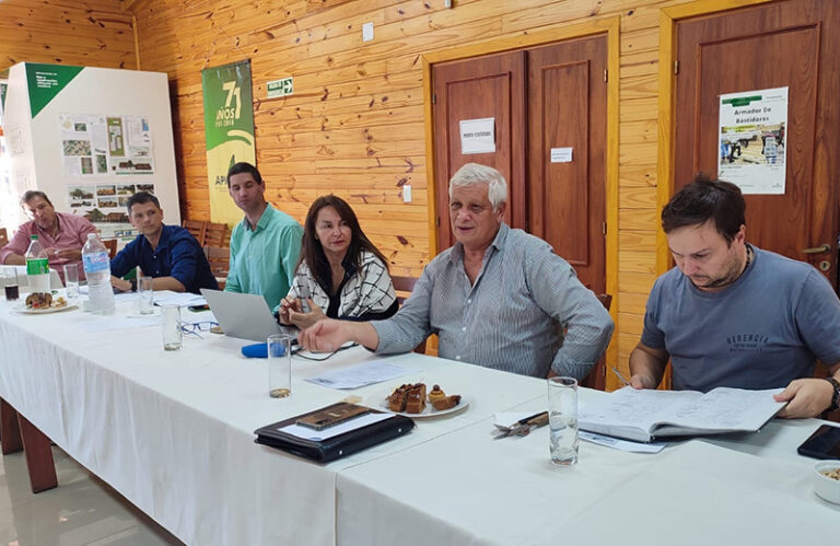 Misiones | Madereros analizaron los nuevos aumentos de salarios otorgados en paritarias y ratificaron su permanente disposición al diálogo con los gremios