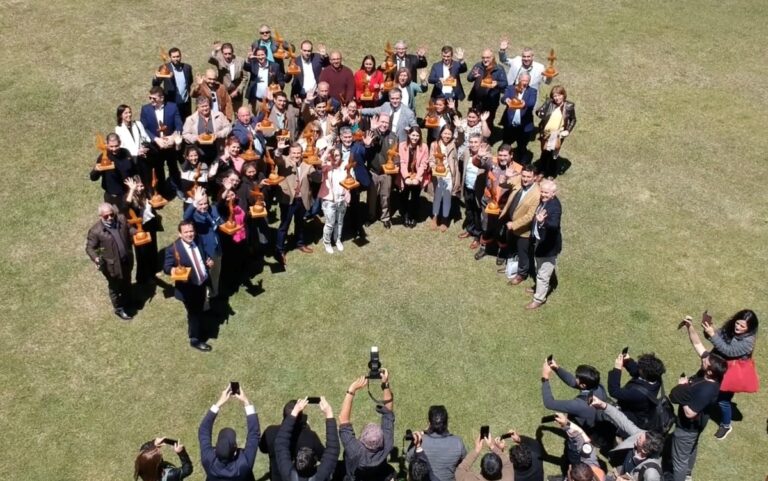 Chile | Emotivo reconocimiento de CORMA al capital humano, por la historia de vida, esfuerzo y superación de 50 trabajadores del sector forestal
