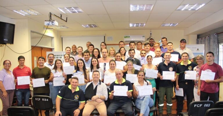 Son 47 personas las que se formaron y capacitaron este año en la Diplomatura de Manejo y Prevención de Incendios Estructurales y Forestales de la UNaM
