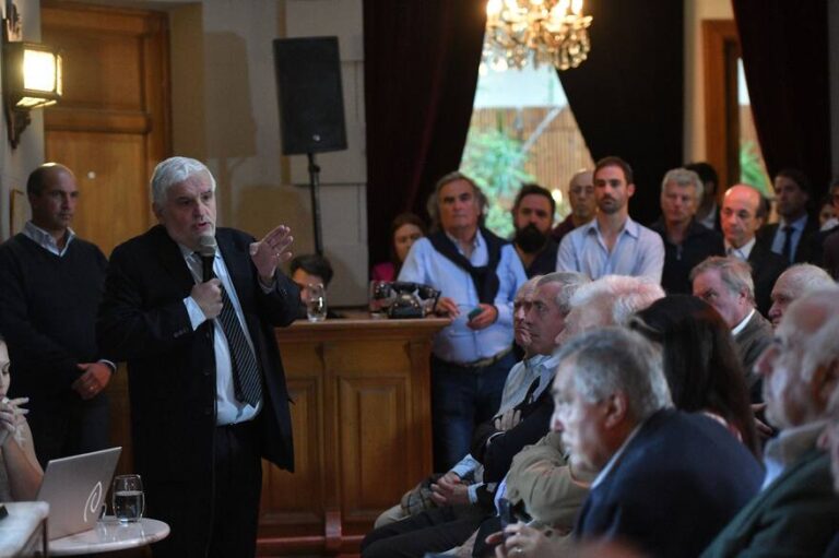 Agricultura | Fernando Vilella se presentó como Secretario de Bioeconomía del gobierno de Milei y ratificó a Sabina Vetter en la dirección forestal