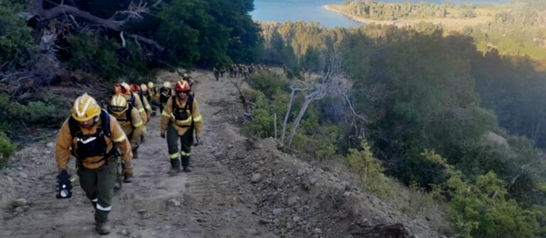 Chubut | El fuego en el Parque Nacional Los Alerces ya afectó más de 3500 hectáreas de bosques y avanza hacia Esquel