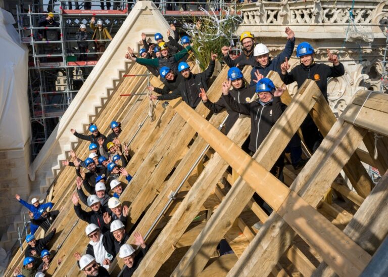 Notre-Dame de París | Finalizó la restauración de la estructura de madera de la nave de la Catedral