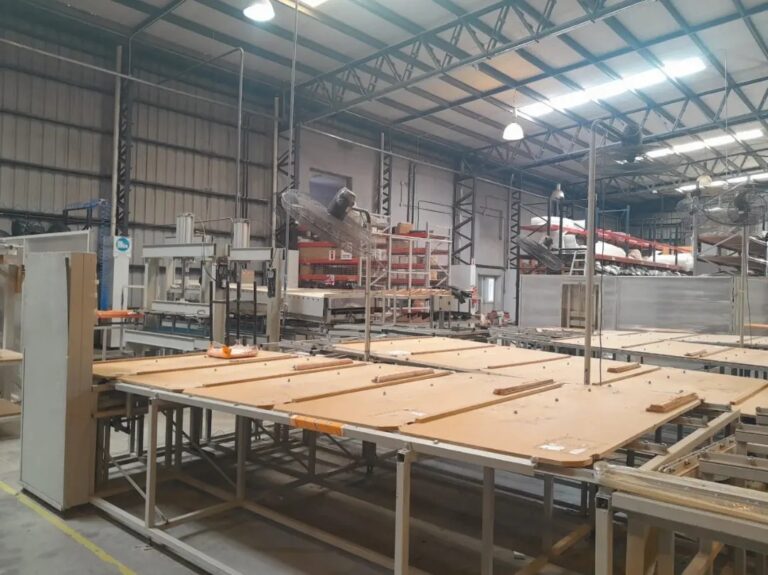 La recesión económica generó una significativa caída de producción y empleo en el sector de la Madera y Muebles durante el primer semestre del año