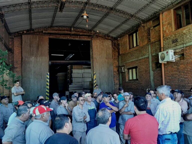 Misiones | La crisis en la industria forestal golpea al empleo: producciones suspendidas, turnos reducidos y «achique» de personal
