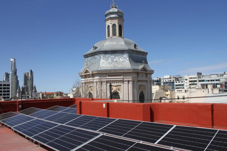 Transición energética | Vida Silvestre en acción climática instaló en sus oficinas de Buenos Aires paneles solares para funcionar al 100% con energía limpia
