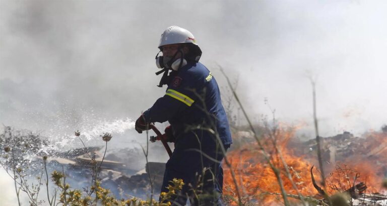 Incendios forestales | Apenas comienza el verano y en Grecia ya combaten contra el fuego en todo su territorio