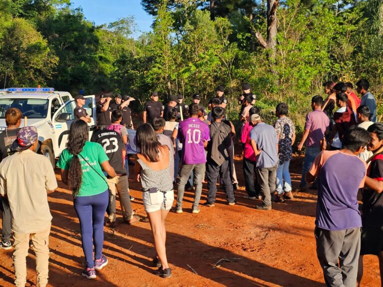 Misiones | Con un desalojo pacífico, la Comunidad Mbokajaty logra recuperar su terreno en áreas del Teyú Cuaré tras una semana de tensión