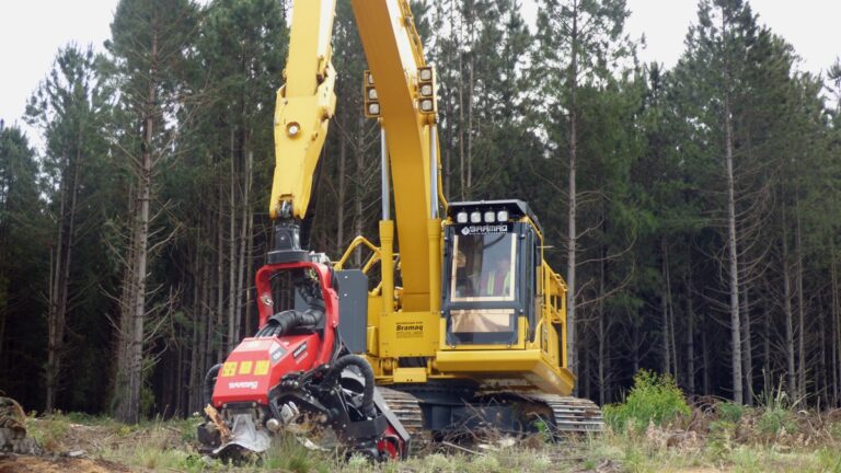 Komatsu se expande en el Cono Sur y proyecta crecimiento global en el sector forestal argentino