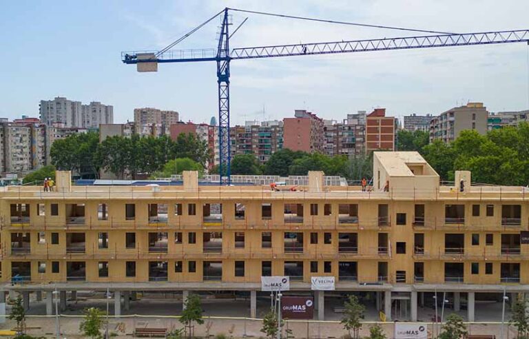 Más madera | Barcelona avanza en la construcción con viviendas sociales apostando a la bioeconomía