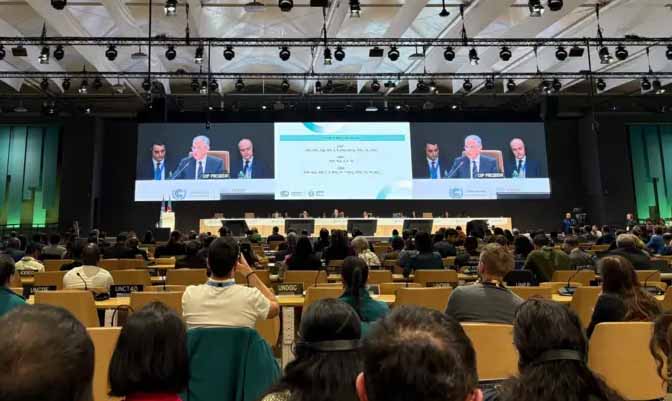 COP29 en Bakú | Siguen las tensiones por desacuerdos por la financiación climática y liderazgos cuestionados al cierre de la cumbre de Naciones Unidas