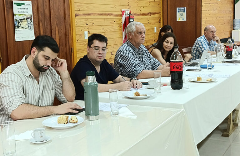 APICOFOM analizó los avances para PyMEs foresto-industriales y cerró las actividades académicas del año en construcción con madera