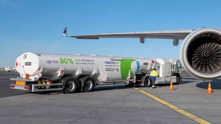Investigadores coreanos anunciaron la creación de un combustible de aviación sostenible a base de madera y otros materiales vegetales