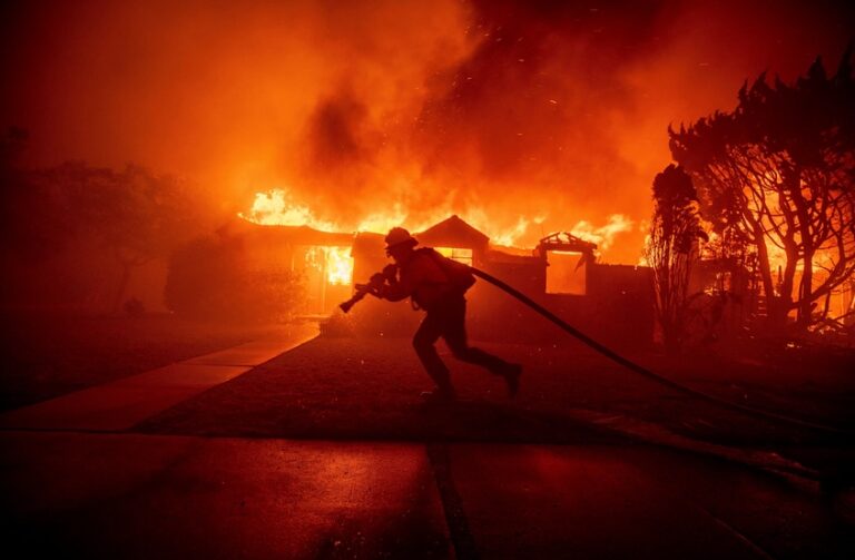 Trump asume su segundo mandato con un enfoque climático controversial y medidas pro combustibles fósiles
