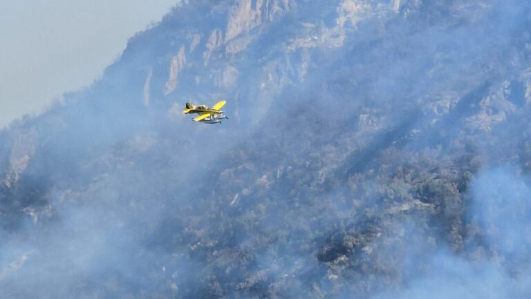 Río Negro | Continua activo el incendio en el Parque Nacional Nahuel Huapi que ya afectó a cerca de 7 mil hectáreas