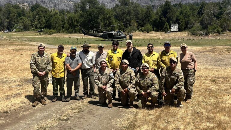 Río Negro | El Ejército Argentino brinda apoyo a los brigadistas en la lucha contra los incendios en el Parque Nacional Nahuel Huapi
