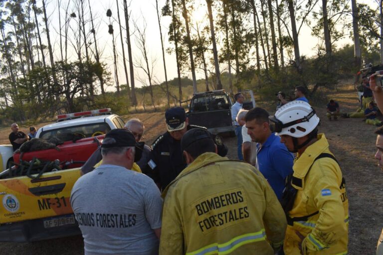 Alerta roja en Corrientes | Crece la indignación contra Valdés ante la muerte de una joven maestra rural tras combatir un incendio en Curuzú Cuatiá