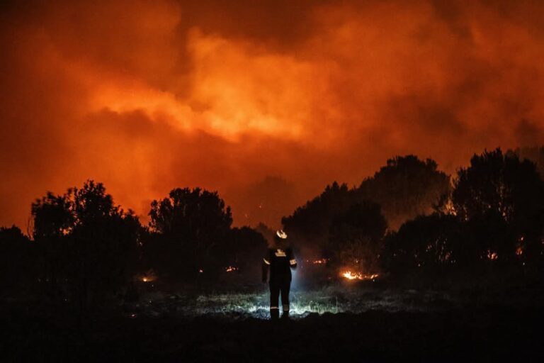 Incendios forestales en Patagonia | Situación desesperante se vive en El Bolson, hay evacuaciones ante el avance del fuego sin control