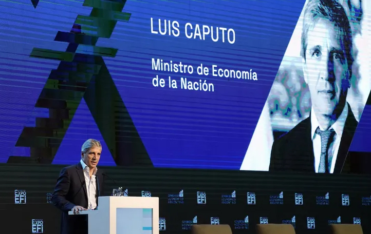 Video | “Vamos a consolidar el crecimiento con reformas y más uso del dólar”, afirmó Luis Caputo en Expo EFI 2025