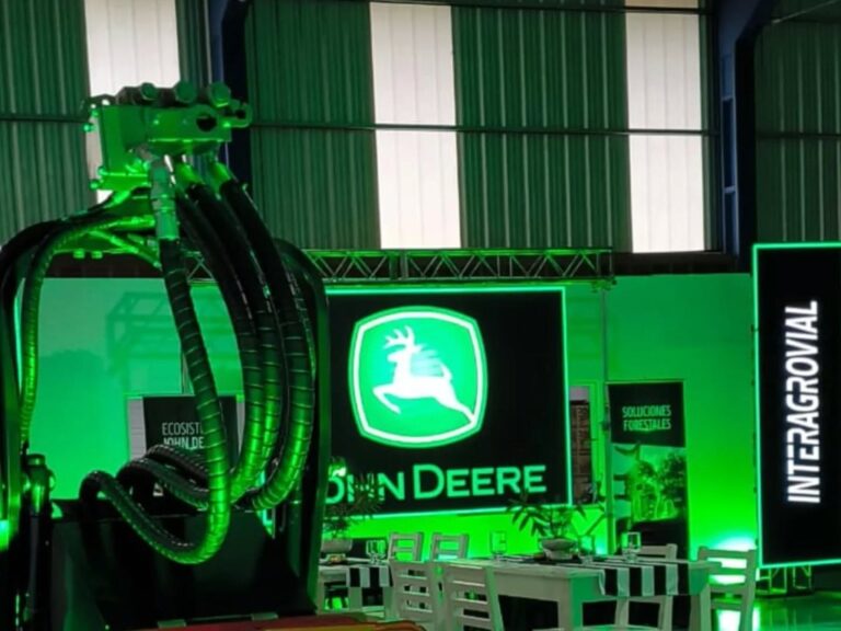 John Deere apuesta al NEA | Inauguraron en Eldorado la nueva sede de Interagrovial, con fuerte impulso al sector foresto-industrial