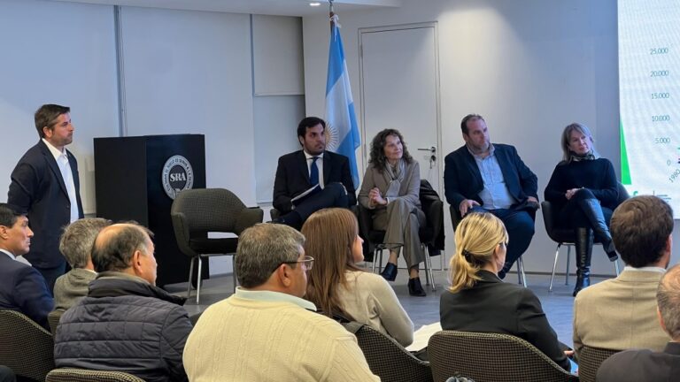 Desde el sector foresto-industrial plantean priorizar una agenda legislativa centrada en la promoción de inversiones y empleo, créditos de carbono y Manejo de Fuego