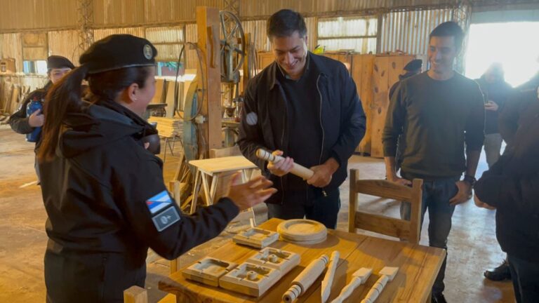 De la incautación de madera al impacto social: avanza la fabricación de muebles en el Servicio Penitenciario de Loreto en Misiones