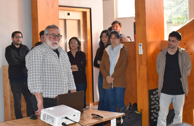 Arquitectos e ingenieros podrán especializarse en construcción con madera: abren inscripciones a diplomatura con 30 medias becas