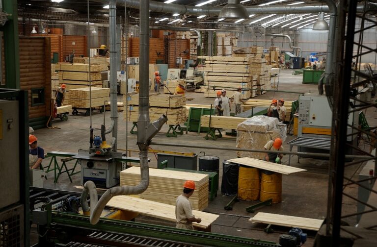 Fuerte cruce en la foresto-industria misionera: el sindicato rechaza debatir «regionalización salarial» y acusa a AMAYADAP de avanzar en la precarización laboral
