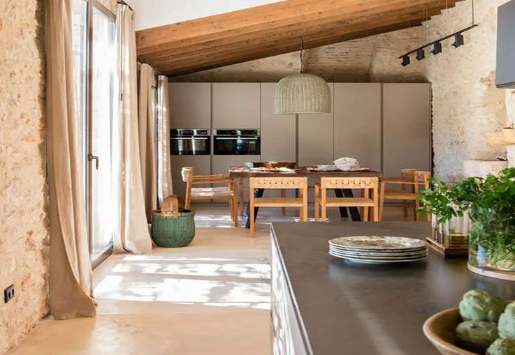 Más madera | Cocinas invisibles: la tendencia que redefine el interiorismo en 2026