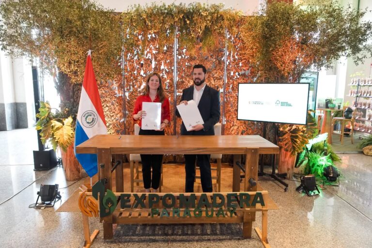 FSC® y Paraguay sellan el primer convenio global en gestión forestal sostenible de la organización con un gobierno