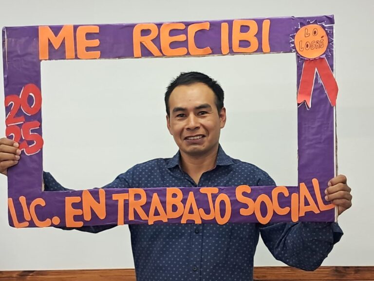 Misiones | Un Mbya se recibió de Licenciado en Trabajo Social y alienta a otros jóvenes de su comunidad a estudiar