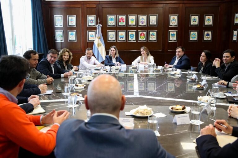 Debaten en la Mesa Nacional Foresto-industrial sobre soluciones en logística, actualización de normativas y fortalecimiento de la competitividad del sector