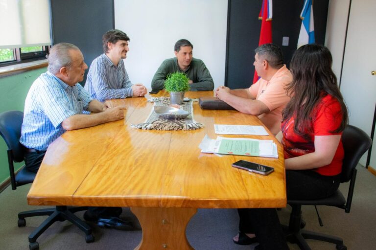 Misiones refuerza la prevención de incendios con un convenio entre Ecología y los bomberos de Itaembé Miní