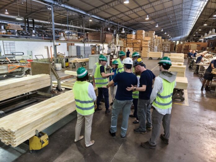 Laharrague Chodorge Visita a Planta de Austealinais