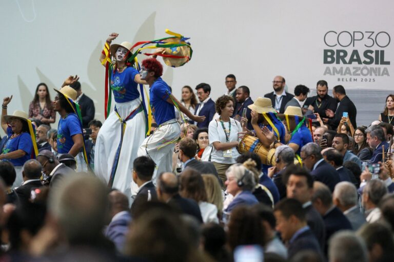 COP30 | Los países del Sur Global se unen al llamado a establecer zonas de exclusión para el extractivismo como estrategia para la transición hacia energías renovables