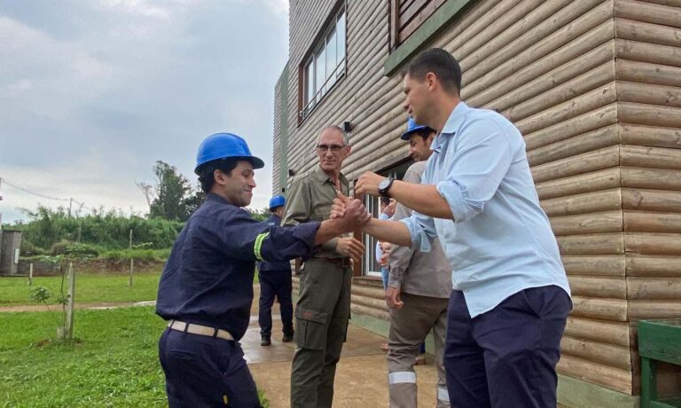 Misiones | En plena retracción del mercado interno, Industria activó asistencia y créditos para sostener PyMEs forestales en Aristóbulo y Salto Encantado